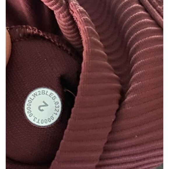 size 2 Lululemon Energy Bra Long Line Ribbed W2BLES new, no tags $58 - Picture 7 of 7